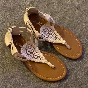 Naturalistic women sandals